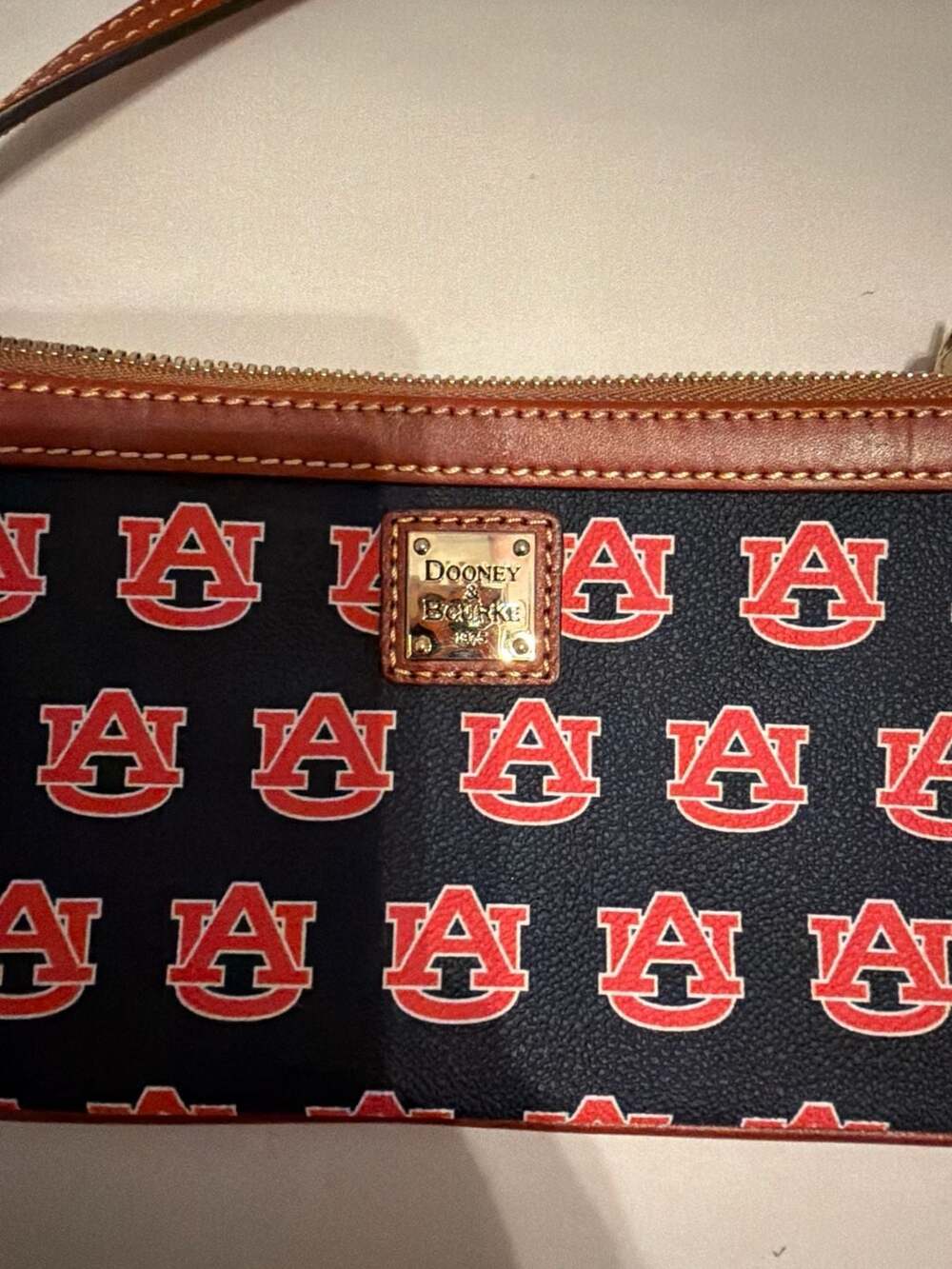 NWOT Dooney & Bourke Auburn Tigers NCAA Collegiate Large Slim Wristlet - Picture 2 of 4